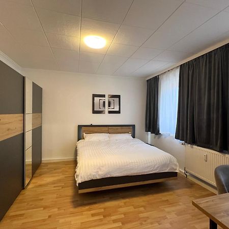 Bequemes Zimmer In Moderner Unterkunft My Pension Duisburg Buitenkant foto