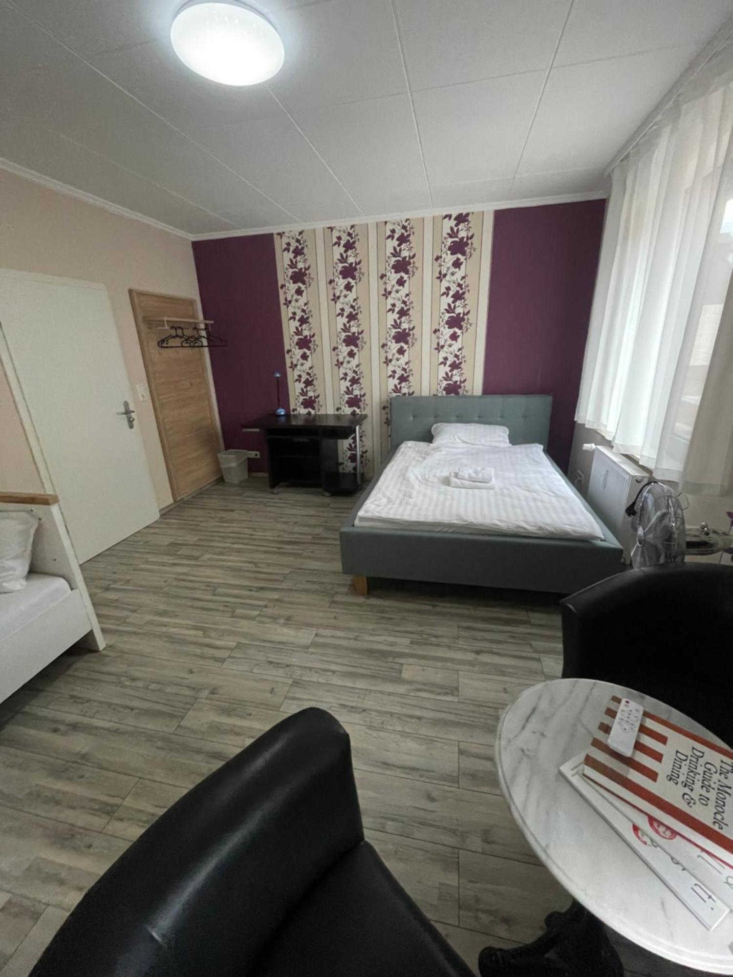 Bequemes Zimmer In Moderner Unterkunft My Pension Duisburg Buitenkant foto